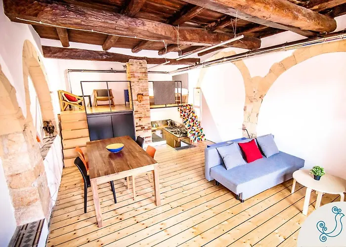 Scuderie Reali - Loft In Castello, Old Town Cagliari